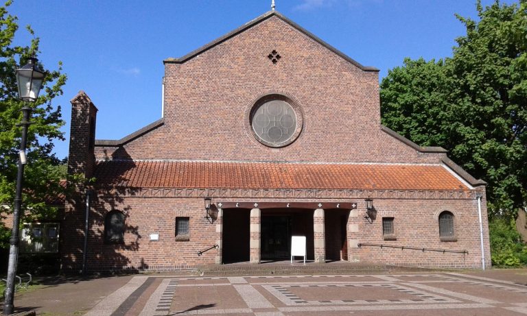 Foto Dominicuskerk met voorplein, mei 2018