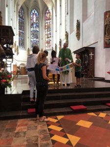 kindernevendienst