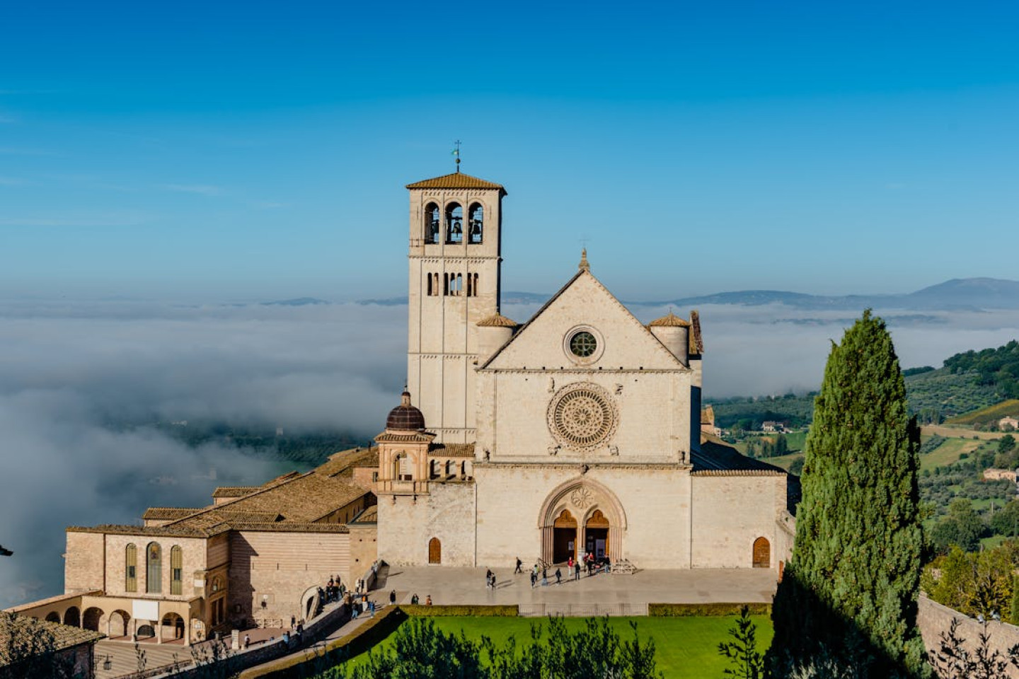 Uitzicht op de basiliek van San Francesco in Assisi foto Duc Tinh Ngo Pexels