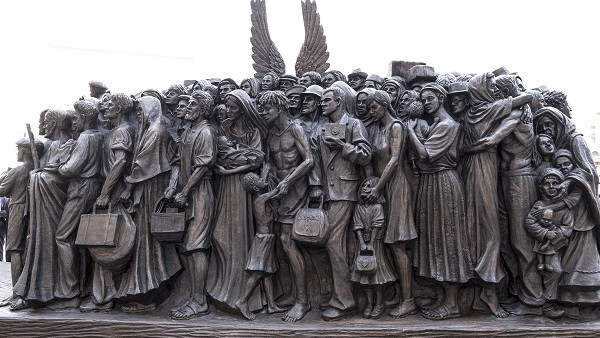 Angels Unawares Sint Pietersplein Rome Vaticaan Timothy Schmalz