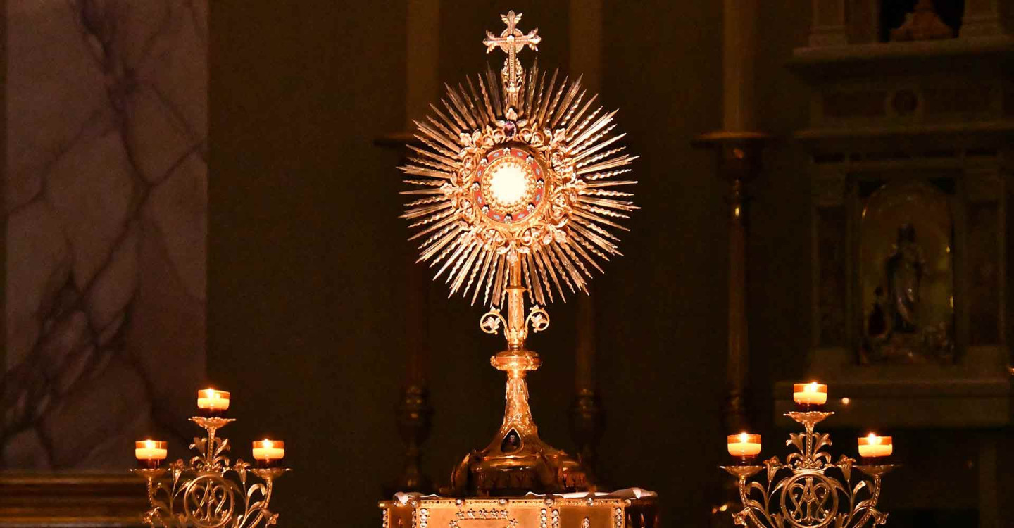 Adoration-Blessed-Sacrament