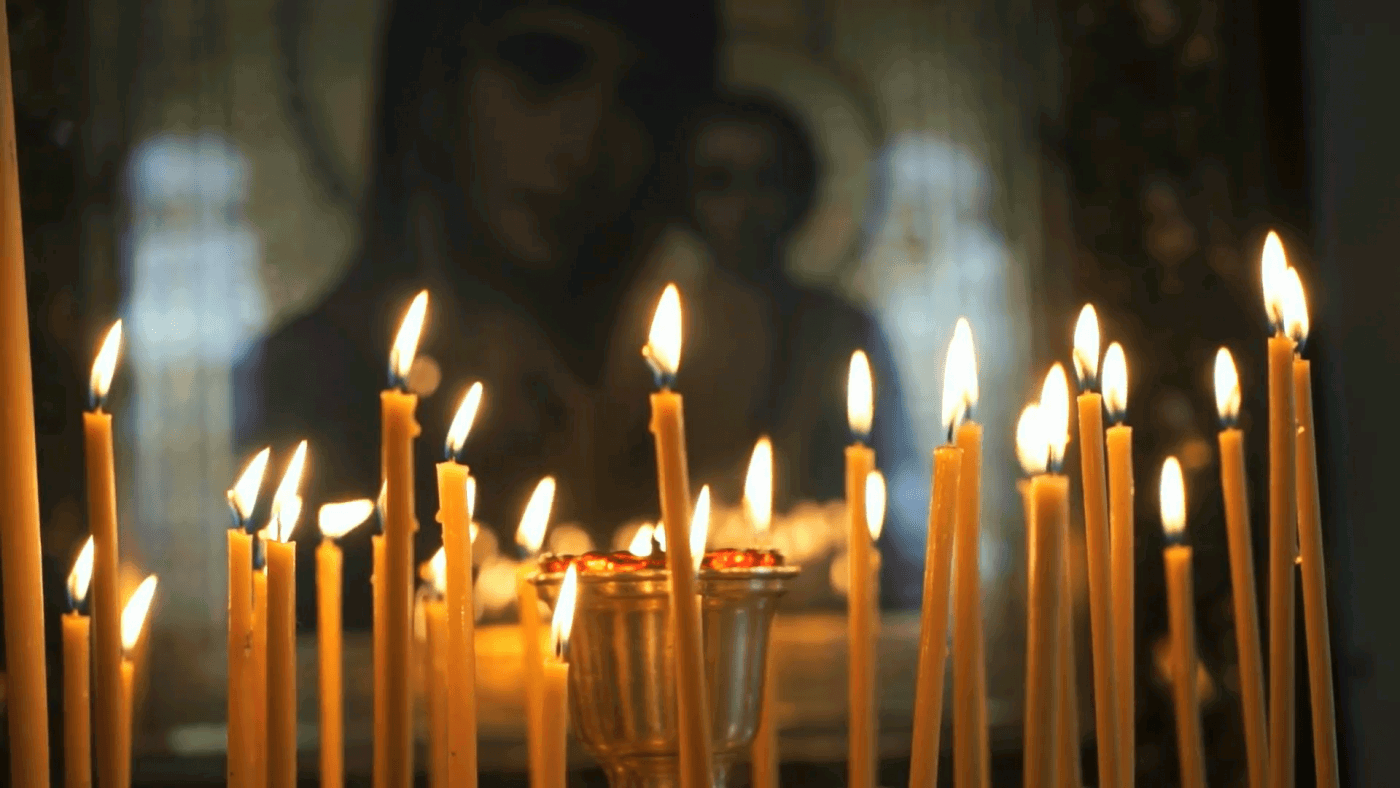 church-candles-burn-before-the-icon-mother-of-god_vjgpcbhpg__F0000